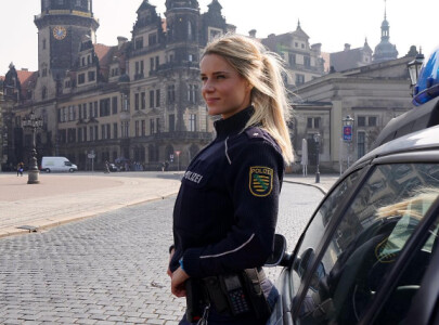 FOTO. „Se câștigă mai bine”. Cea mai frumoasă polițistă a renunțat la ...