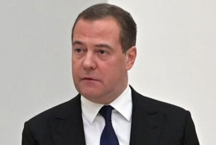 Dmitri Medvedev lansează amenințări la adresa oficialilor din țările NATO ...