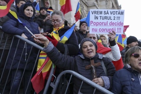 Susţinătorii lui Călin Georgescu au creat haos la Curtea de Apel București. ...