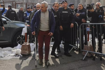 Călin Georgescu, dus la Parchetul General. A fost blocat în trafic, în ...