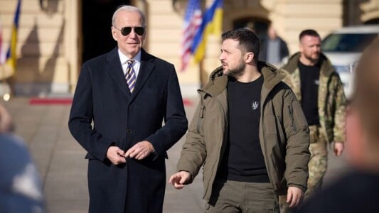 Joe Biden le dă voie ucrainenilor sa atace Rusia cu rachete americane cu ...