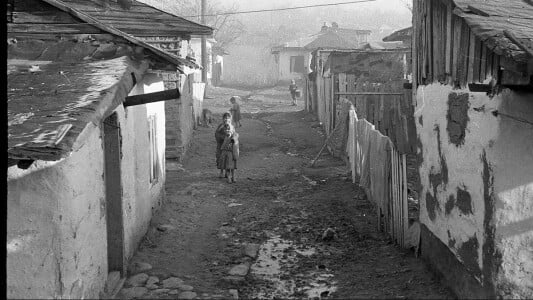 Fotografie din 1965 din Ferentari, virală pe rețelele sociale: patru copii ...