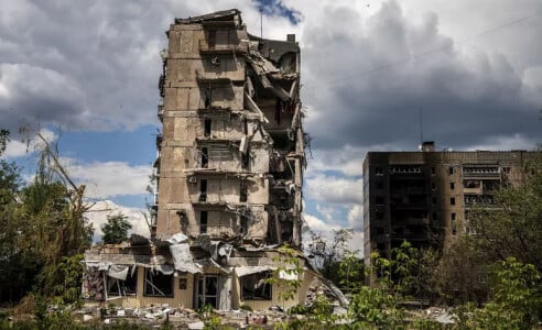 VIDEO | Bombele glisante aruncate de ruși transformă Torețk într-un „oraș ...