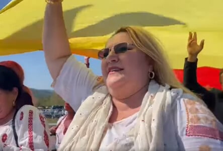 VIDEO. Diana Şoşoacă a început să strige în mulțime: „Sclavilor, sunteţi ...