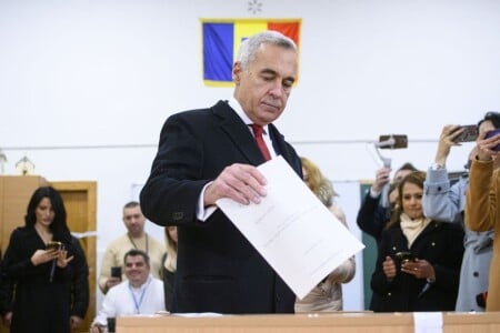 Călin Georgescu, apel mascat la proteste. Spune că va vota duminică și își ...