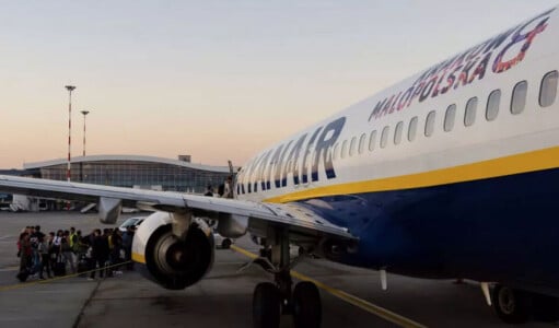 Un avion Ryanair a aterizat de urgență pe Aeroportul Otopeni: „Fumul a ...