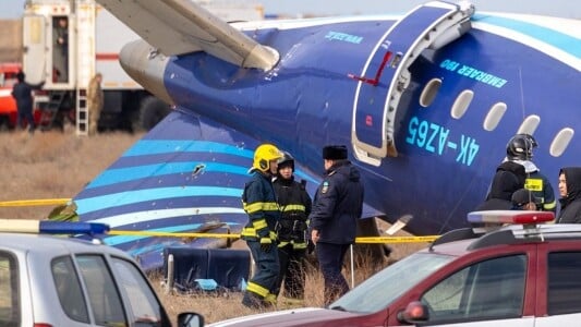 Ultimul mesaj al pilotului avionului prăbușit în Kazahstan indică un ...