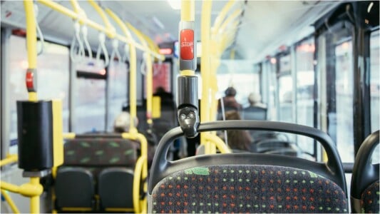 O româncă, șofer de autobuz în Londra, a dezvăluit ce salariu are: „Aveam ...