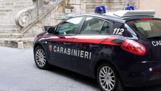 O italiancă geloasă pe iubita româncă a fiului ei s-a dus la poliție și a ...