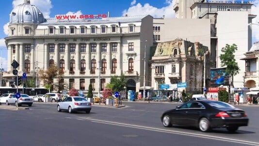 Cum arată vila din București care se vinde cu 11 milioane de euro. Se află ...
