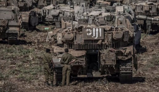 Tancuri israeliene desfășurate la granița cu Libanul. O invazie terestră, ...