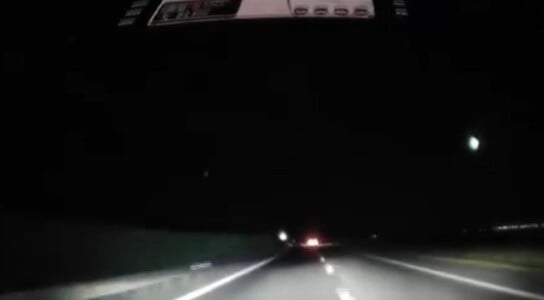 VIDEO Meteorit filmat de pe Autostrada Soarelui, în timp ce se dezintegra, ...