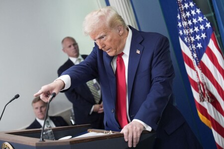 Donald Trump anunță că SUA vor impune taxe vamale și la produsele europene. ...