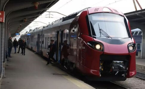 Primul tren nou cumpărat de România în ultimii 20 de ani s-a stricat a doua ...