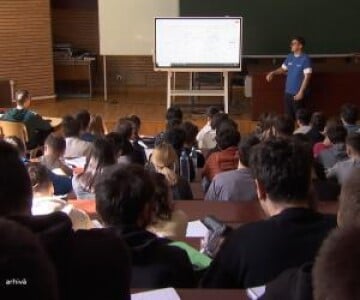 Studenţii vor primi burse mai mari. Anunţul făcut de ministrul Educaţiei