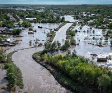 Primul judeţ care intră sub cod roşu de ploi torenţiale şi evacuează ...