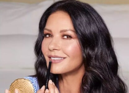 Catherine Zeta-Jones, în tocuri și fără haine, pe Instagram. Reacțiile ...