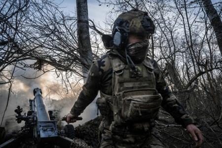 Ucraina ordonă evacuarea unor părţi din regiunea Doneţk. Trupele ruse atacă ...