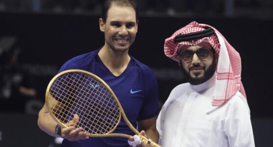 Rafael Nadal, premiat de arabi cu o rachetă făcută din 3 kilograme de aur. ...