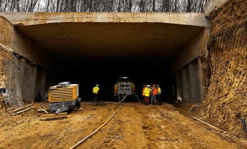 Premieră pe șantierul autostrăzii cu tuneluri: „Lucrări 24 de ore din 24, ...