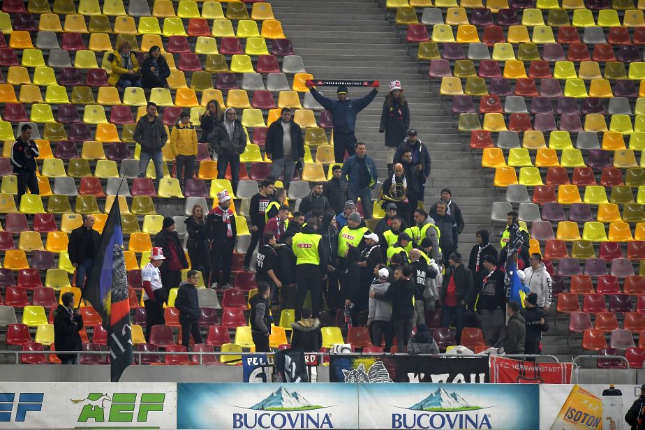 Foto  Cum arată tribunele la meciul FCSB - Hermannstadt! Bate vântul pe  Arena Națională. Și la propriu, și la figurat